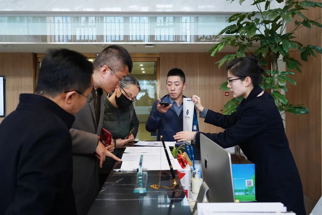 1743472272598772.jpg 640.jpg